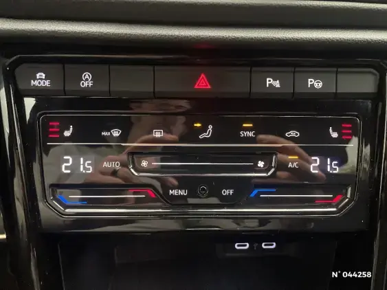 VOLKSWAGEN T-ROC - voiture d'occasion - Photo 28