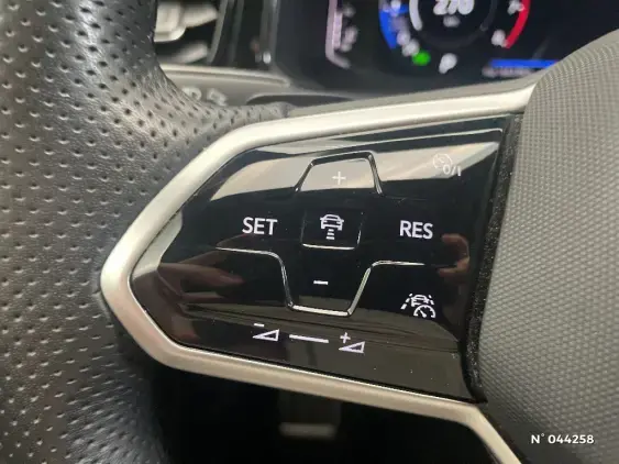 VOLKSWAGEN T-ROC - voiture d'occasion - Photo 29