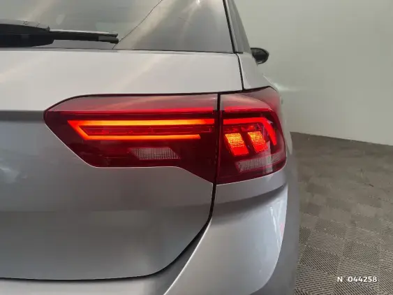 VOLKSWAGEN T-ROC - voiture d'occasion - Photo 23