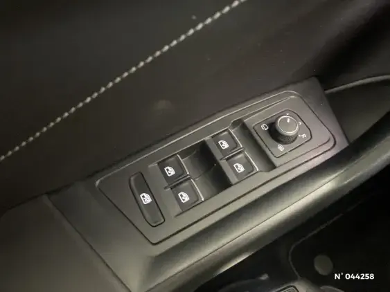 VOLKSWAGEN T-ROC - voiture d'occasion - Photo 25