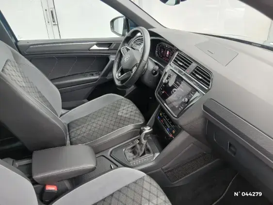 VOLKSWAGEN TIGUAN II - voiture d'occasion - Photo 10