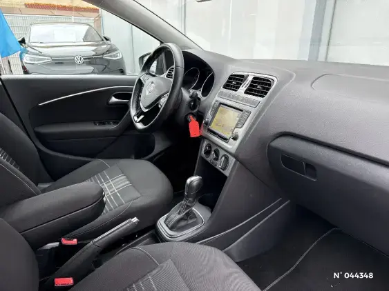 VOLKSWAGEN POLO V - voiture d'occasion - Photo 10