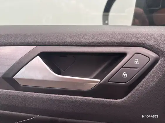 VOLKSWAGEN T-ROC - voiture d'occasion - Photo 29