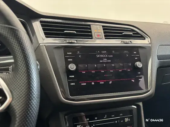 VOLKSWAGEN TIGUAN ALLSPACE - voiture d'occasion - Photo 13