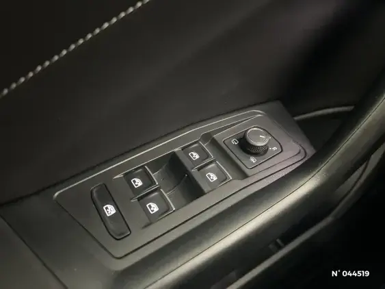 VOLKSWAGEN T-ROC - voiture d'occasion - Photo 28