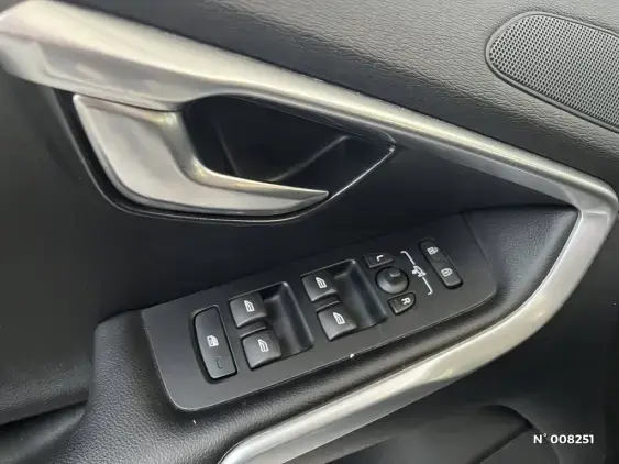 VOLVO V40 II - voiture d'occasion - Photo 17