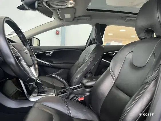 VOLVO V40 II - voiture d'occasion - Photo 18