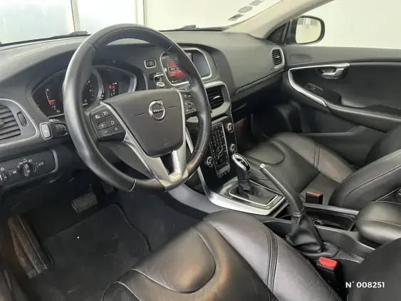 VOLVO V40 II - voiture d'occasion - Photo 19