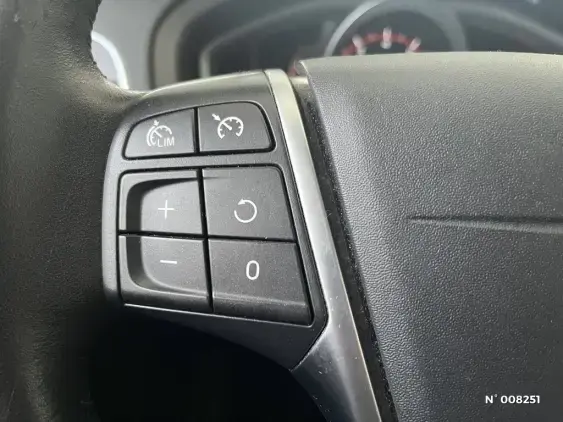 VOLVO V40 II - voiture d'occasion - Photo 22