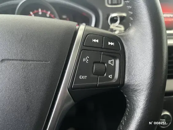 VOLVO V40 II - voiture d'occasion - Photo 23