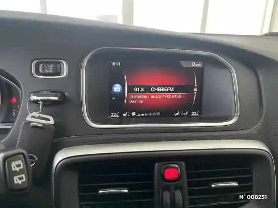 VOLVO V40 II - voiture d'occasion - Photo 24