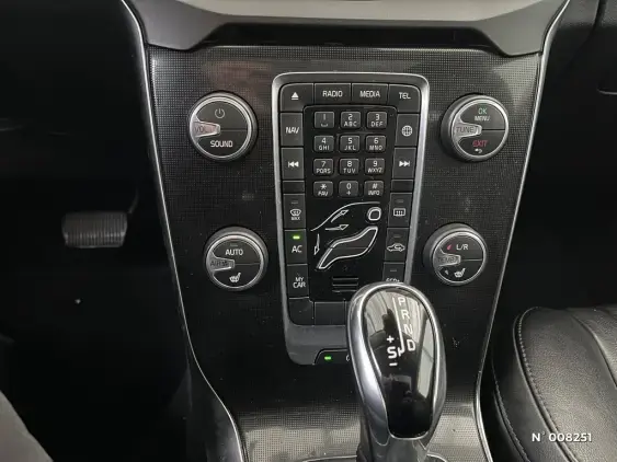 VOLVO V40 II - voiture d'occasion - Photo 25