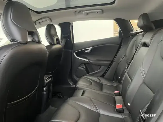 VOLVO V40 II - voiture d'occasion - Photo 27