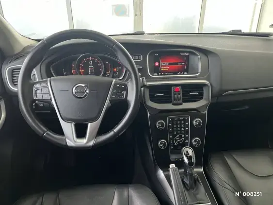 VOLVO V40 II - voiture d'occasion - Photo 28