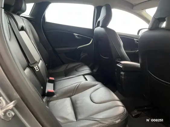 VOLVO V40 II - voiture d'occasion - Photo 34