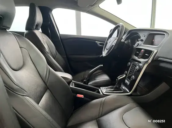 VOLVO V40 II - voiture d'occasion - Photo 36