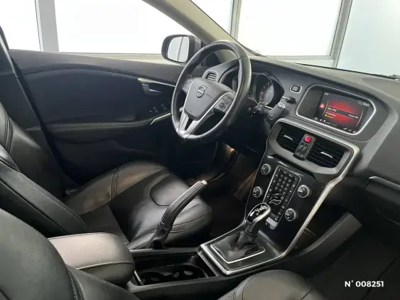 VOLVO V40 II - voiture d'occasion - Photo 37