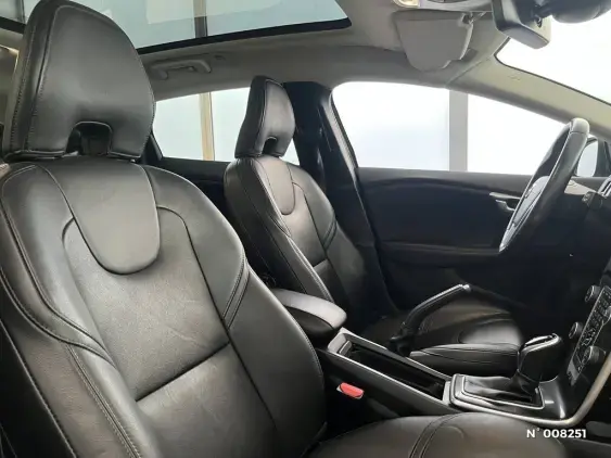 VOLVO V40 II - voiture d'occasion - Photo 38