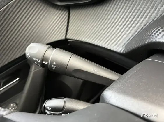 PEUGEOT 2008 II - voiture d'occasion - Photo 25