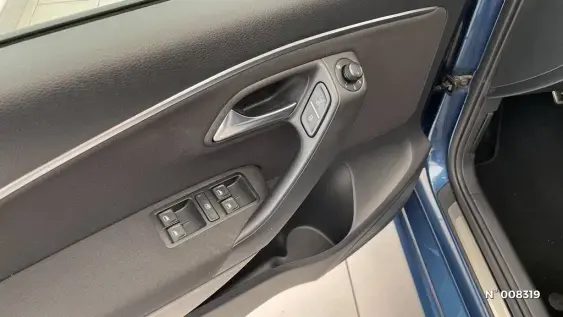 VOLKSWAGEN POLO V - voiture d'occasion - Photo 21