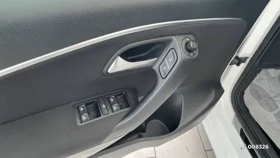 VOLKSWAGEN POLO V - voiture d'occasion - Photo 18