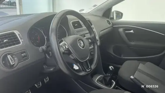 VOLKSWAGEN POLO V - voiture d'occasion - Photo 19
