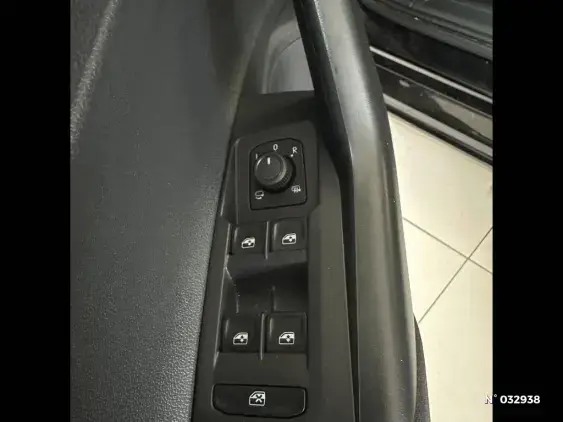 VOLKSWAGEN POLO V - voiture d'occasion - Photo 19