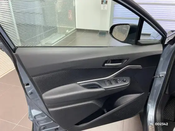 TOYOTA C-HR - voiture d'occasion - Photo 29