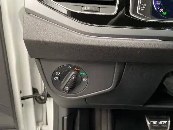 VOLKSWAGEN POLO VI - voiture d'occasion - Photo 15