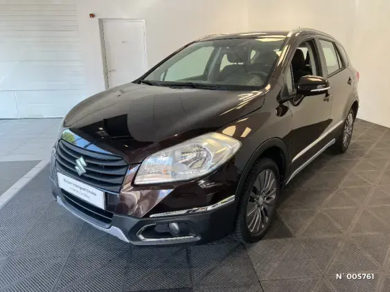 SUZUKI S-CROSS - voiture d'occasion - Photo 1