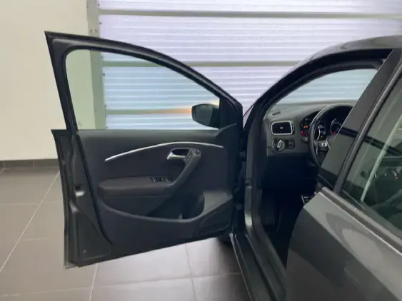 VOLKSWAGEN POLO V - voiture d'occasion - Photo 17