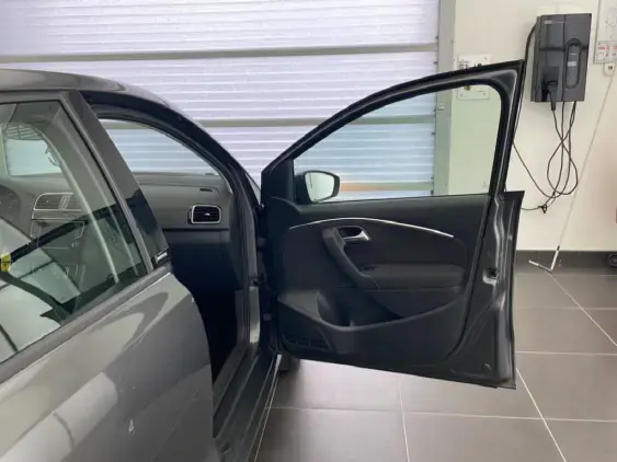 VOLKSWAGEN POLO V - voiture d'occasion - Photo 18