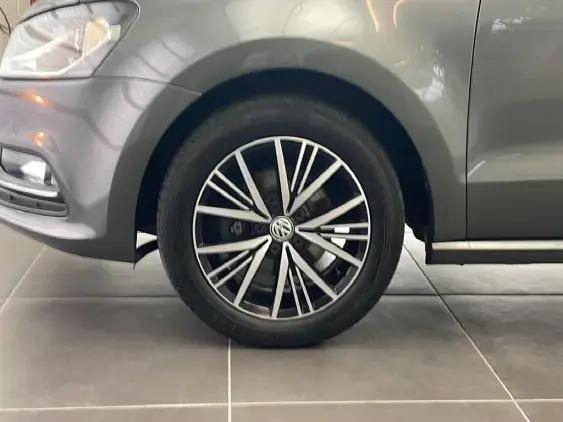 VOLKSWAGEN POLO V - voiture d'occasion - Photo 21