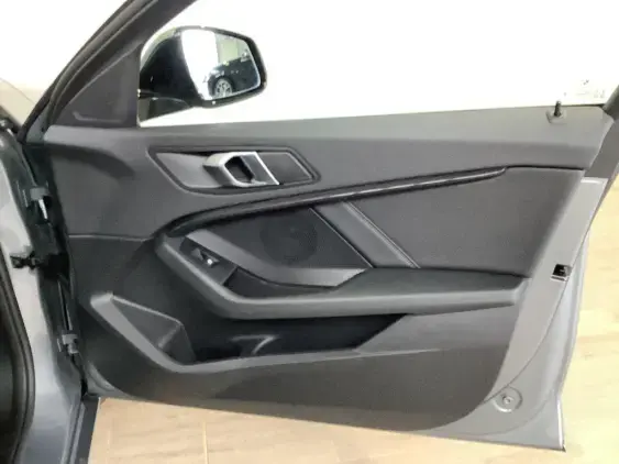 BMW SERIE 1 F40 - voiture d'occasion - Photo 19