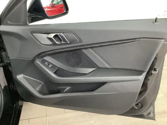 BMW SERIE 1 F40 - voiture d'occasion - Photo 20