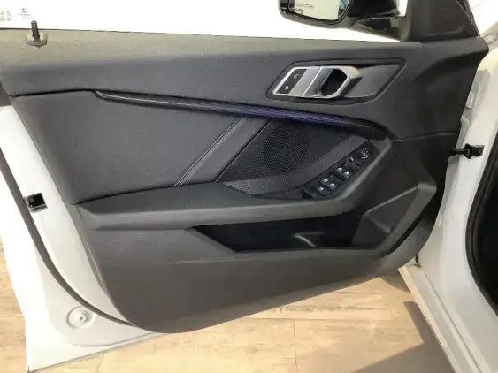 BMW SERIE 1 F40 - voiture d'occasion - Photo 19