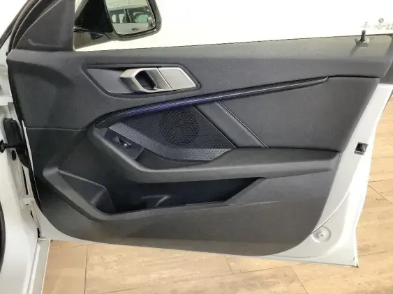 BMW SERIE 1 F40 - voiture d'occasion - Photo 20