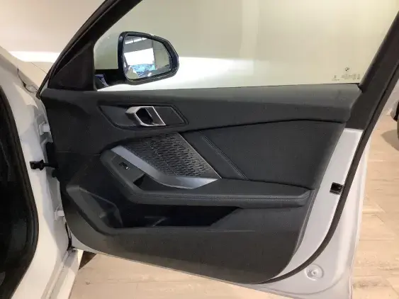 BMW SERIE 1 F70 - voiture d'occasion - Photo 19