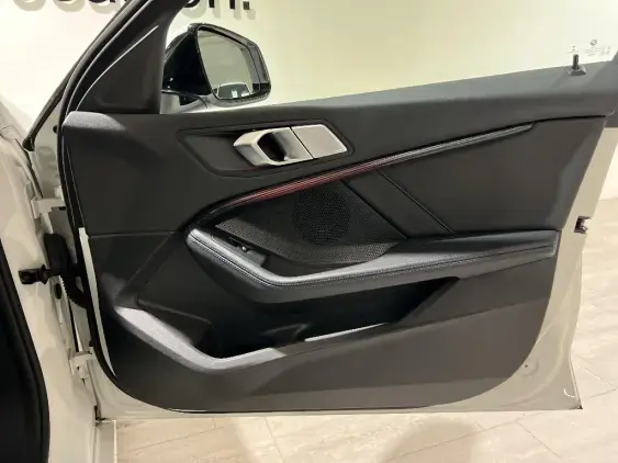 BMW SERIE 1 F40 - voiture d'occasion - Photo 19