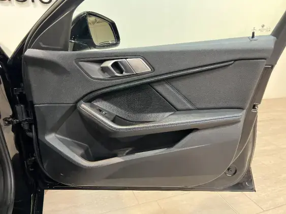 BMW SERIE 1 F40 - voiture d'occasion - Photo 20