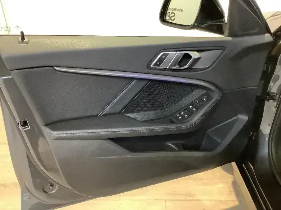 BMW SERIE 1 F40 - voiture d'occasion - Photo 18