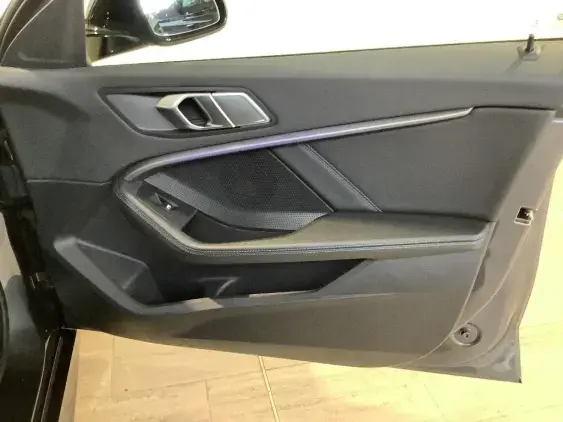 BMW SERIE 1 F40 - voiture d'occasion - Photo 19