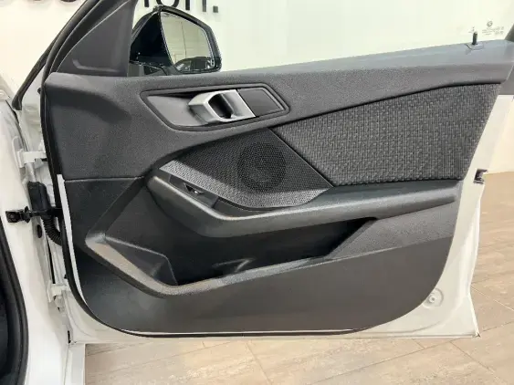 BMW SERIE 1 F40 - voiture d'occasion - Photo 20