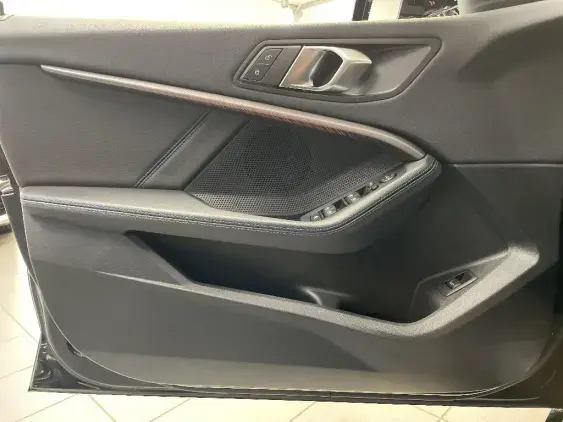 BMW SERIE 1 F40 - voiture d'occasion - Photo 17