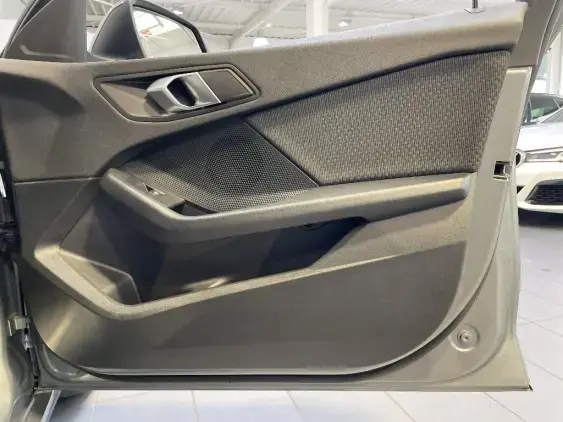 BMW SERIE 1 F40 - voiture d'occasion - Photo 18