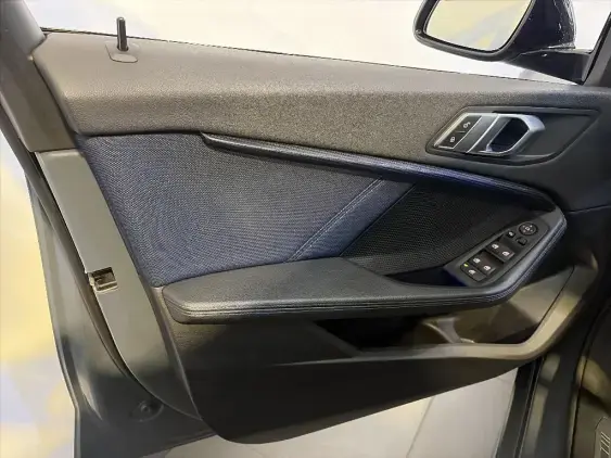 BMW SERIE 1 F40 - voiture d'occasion - Photo 18