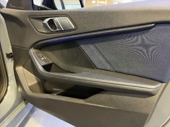 BMW SERIE 1 F40 - voiture d'occasion - Photo 19