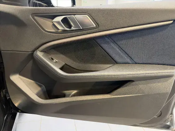 BMW SERIE 1 F40 - voiture d'occasion - Photo 19