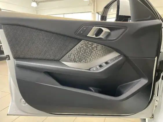 BMW SERIE 1 F70 - voiture d'occasion - Photo 17