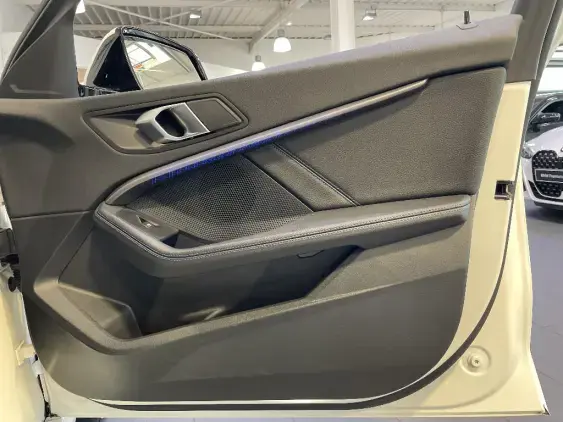 BMW SERIE 1 F40 - voiture d'occasion - Photo 18